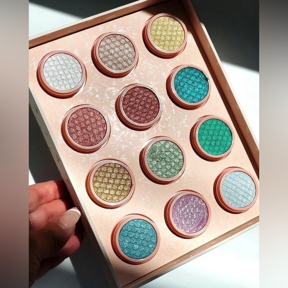 COLOURPOP Disney Princess Heart of Gold Super Shock Shadow Vault 12 Piece Set - Picture 5 of 8